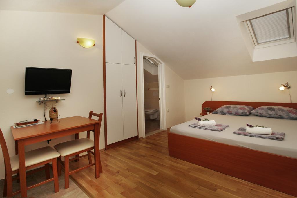 Apartments Caralipeo Makarska Room photo